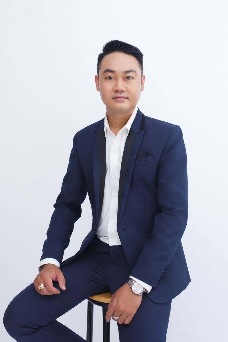 Portrait of Hiroshi Tanaka, verified reader from Zurich